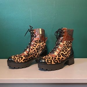 Micheal Kors Boots